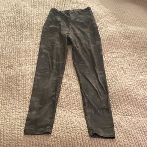 Camo yoga leggings/yoga pants